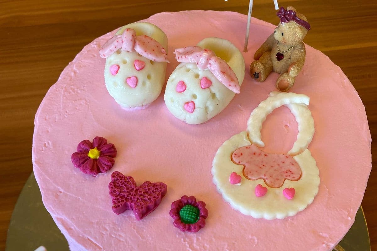 New Born Baby Girl Cake