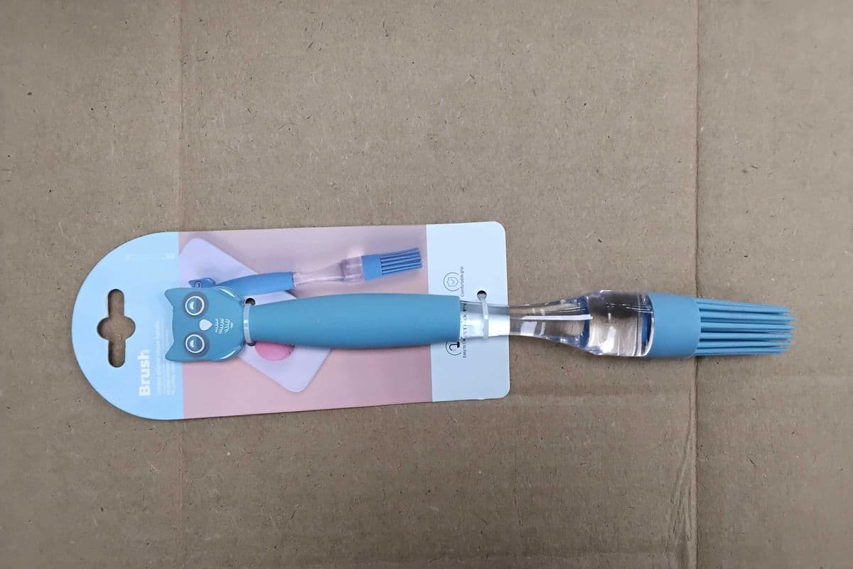 Oil brush