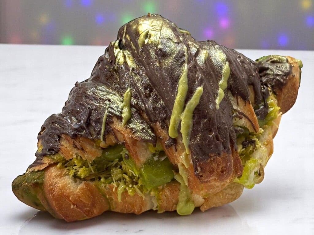 CROISSANT - DUBAI CHOCOLATE PISTACHIO CROISSANT