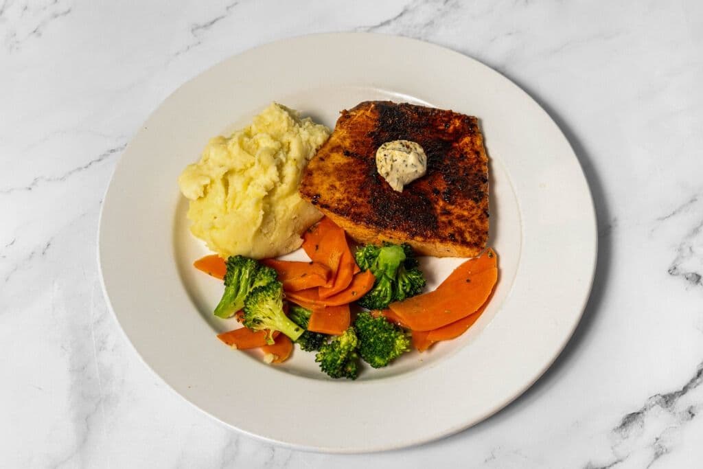 Chili Salmon with Lemon Butter (8 oz)