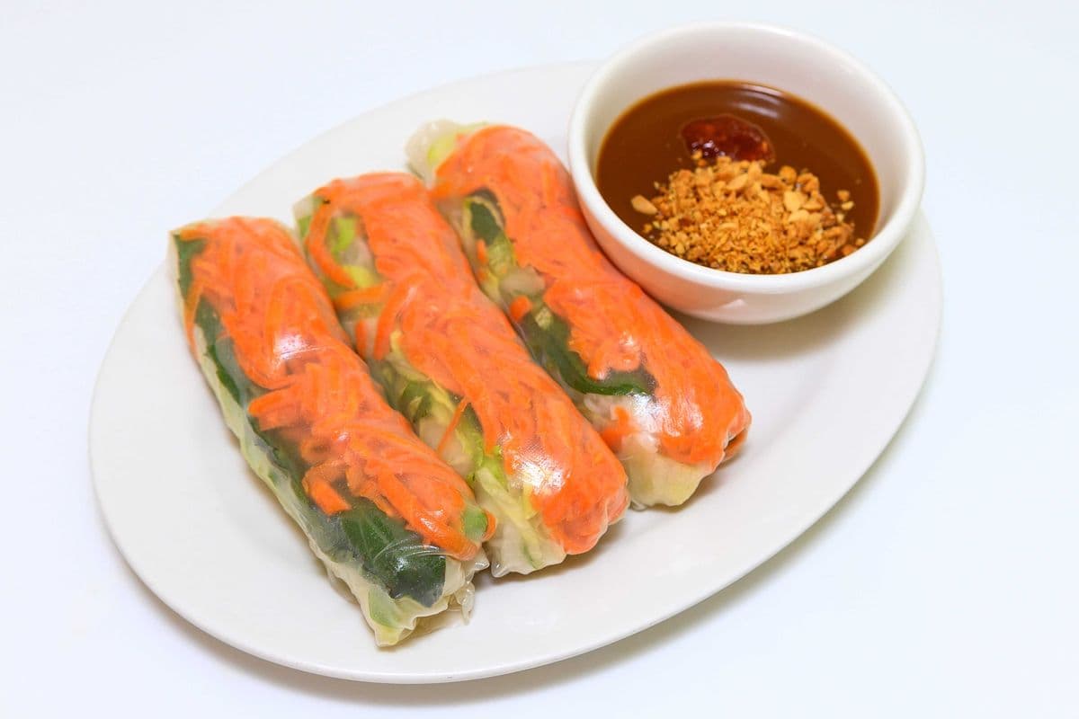 107. Vegetable Salad Rolls (3 pcs)