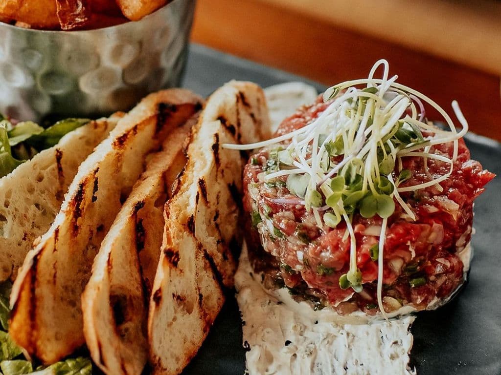 Tartare de boeuf classique / Classic Beef Tartar
