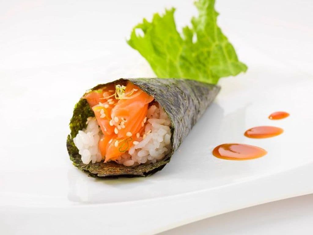 82h .Salmon HandRoll(1p)