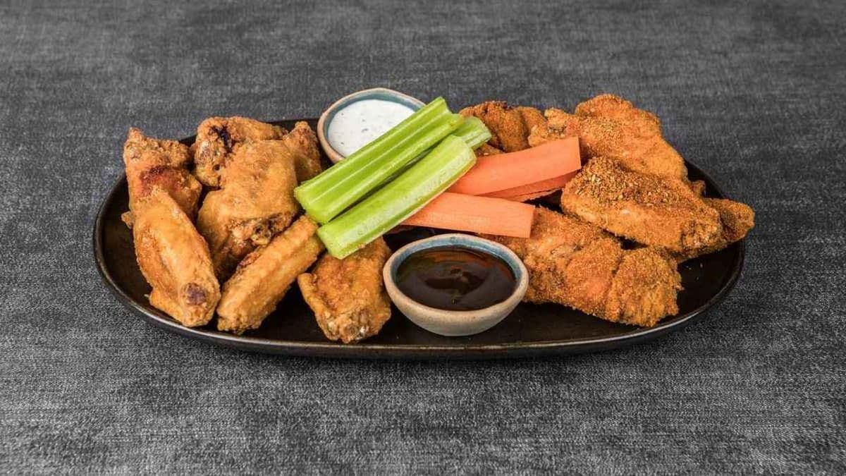 2lbs Wings, Veggies, and Dip