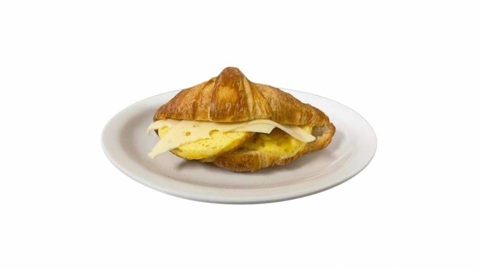 Croissant omelette et fromage