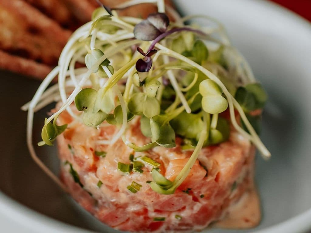 Tartare de saumon / Salmon Tartare