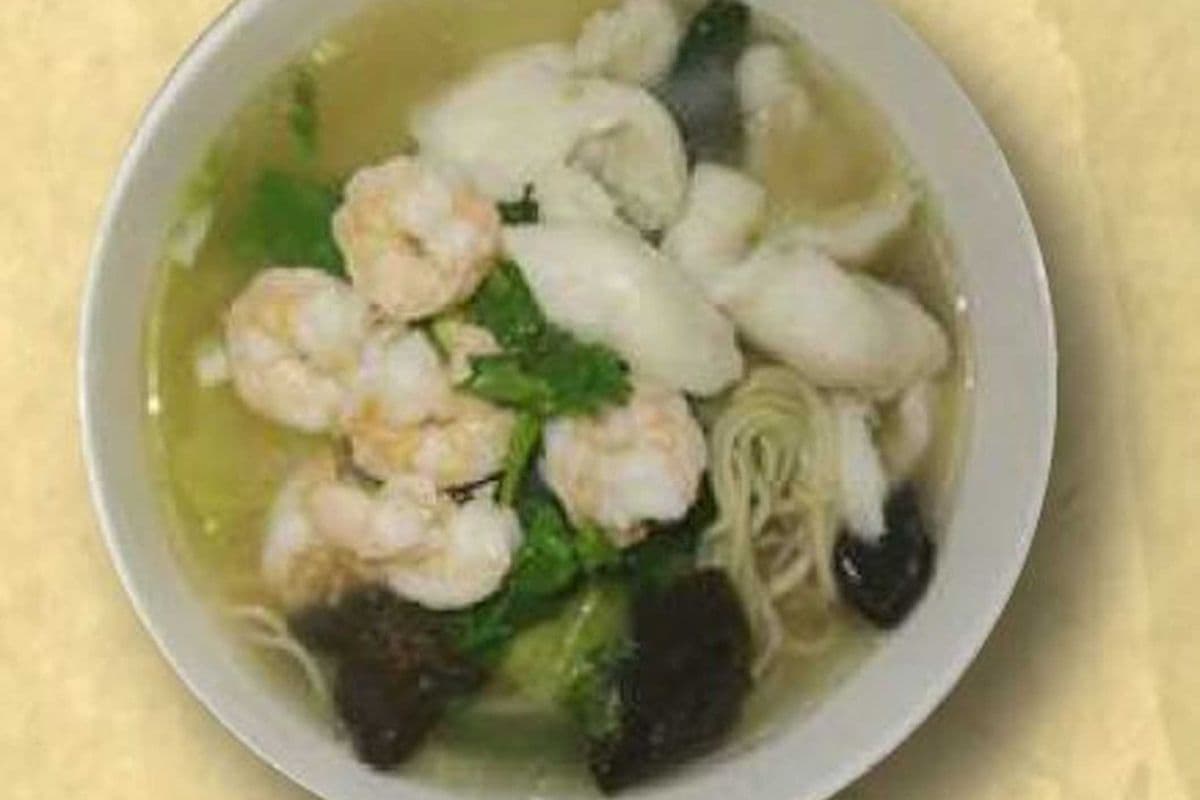 Fish and Shrimp Noodle Soup 鱼片鲜虾面