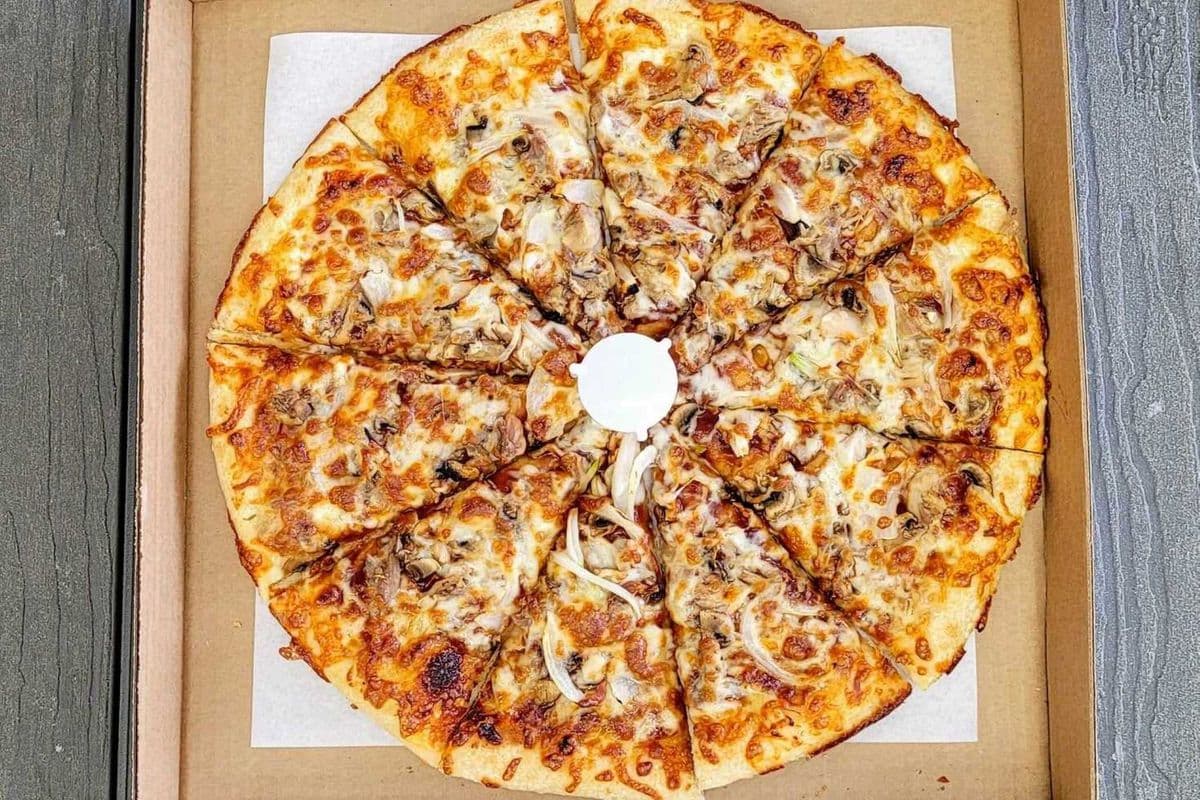 14" Single BBQ Chicken Specialty Pizza