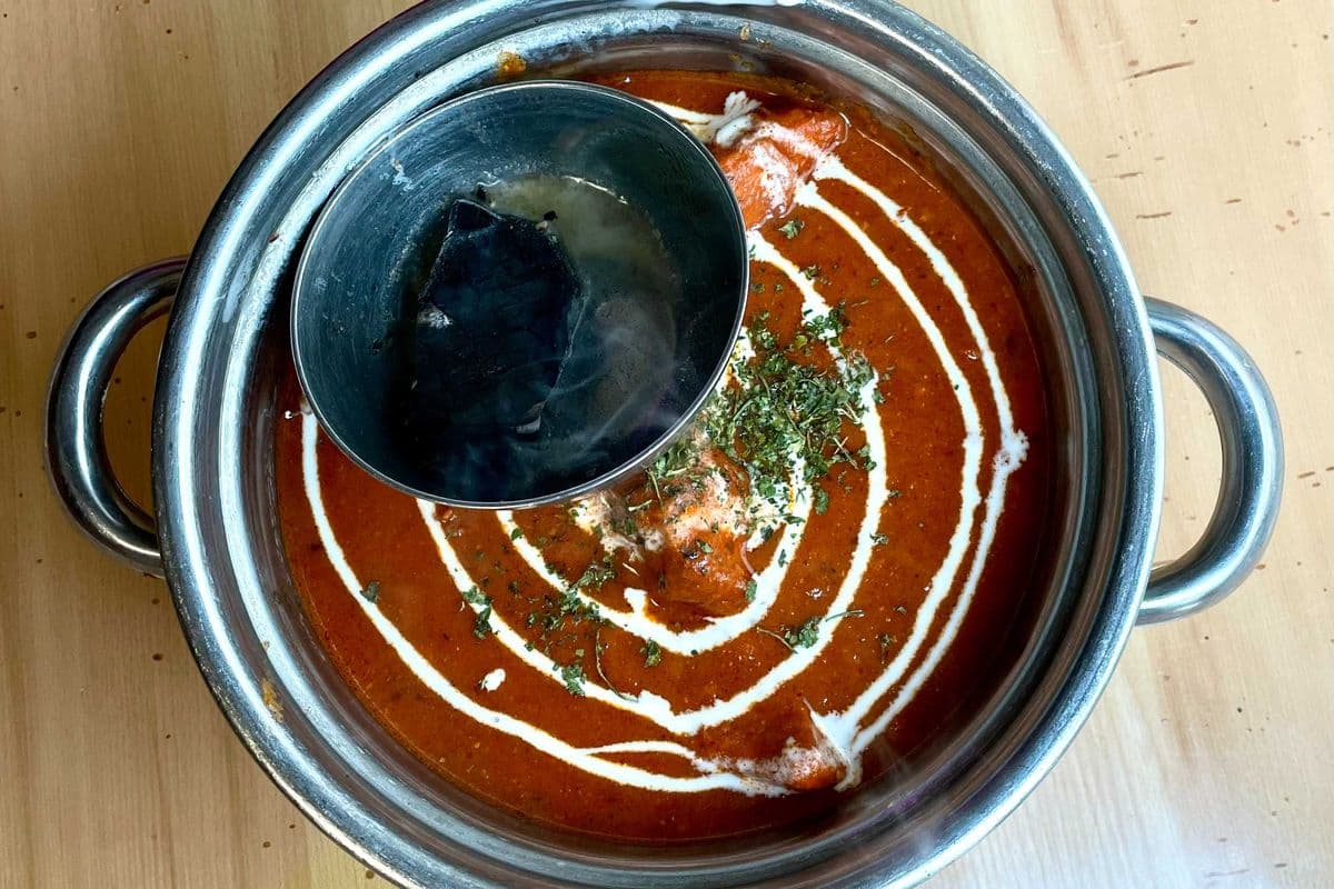 COMBO BUTTER CHICKEN WITH PLAIN BASMATI RICE AND GARLIC NAAN