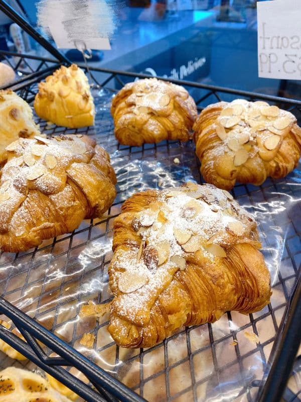 15. Almond Croissant 杏仁可颂