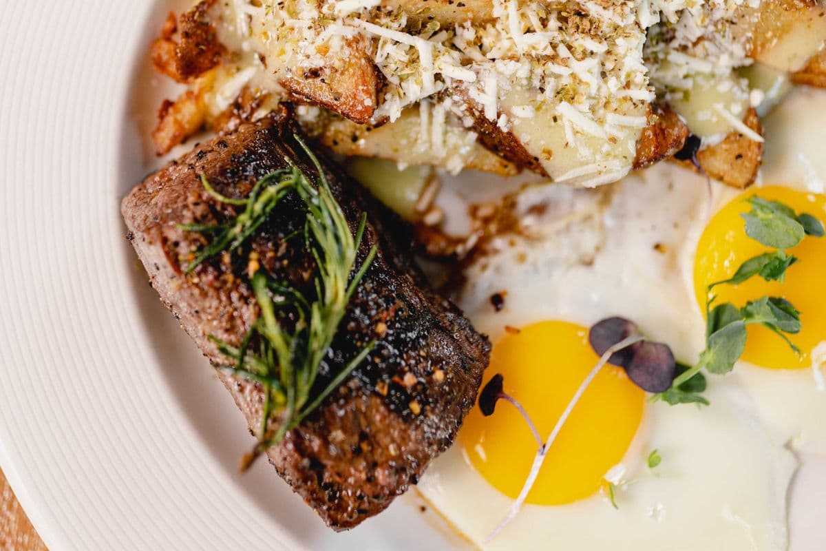Filet Mignon + Eggs (6 oz)