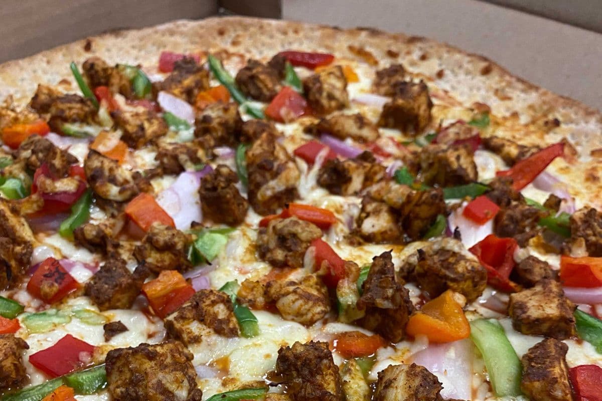 Large Tandoori Chicken House Choice Pizza