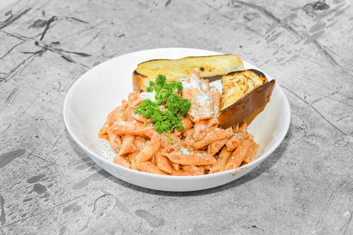Butter Chicken Fussili (halal)