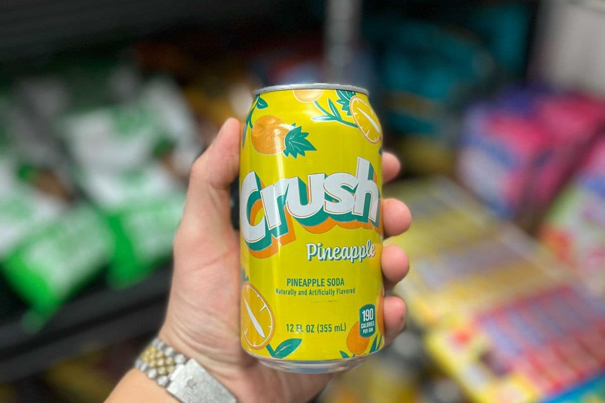 (US) Crush Pineapple Soda (355mL) (190 Cal)