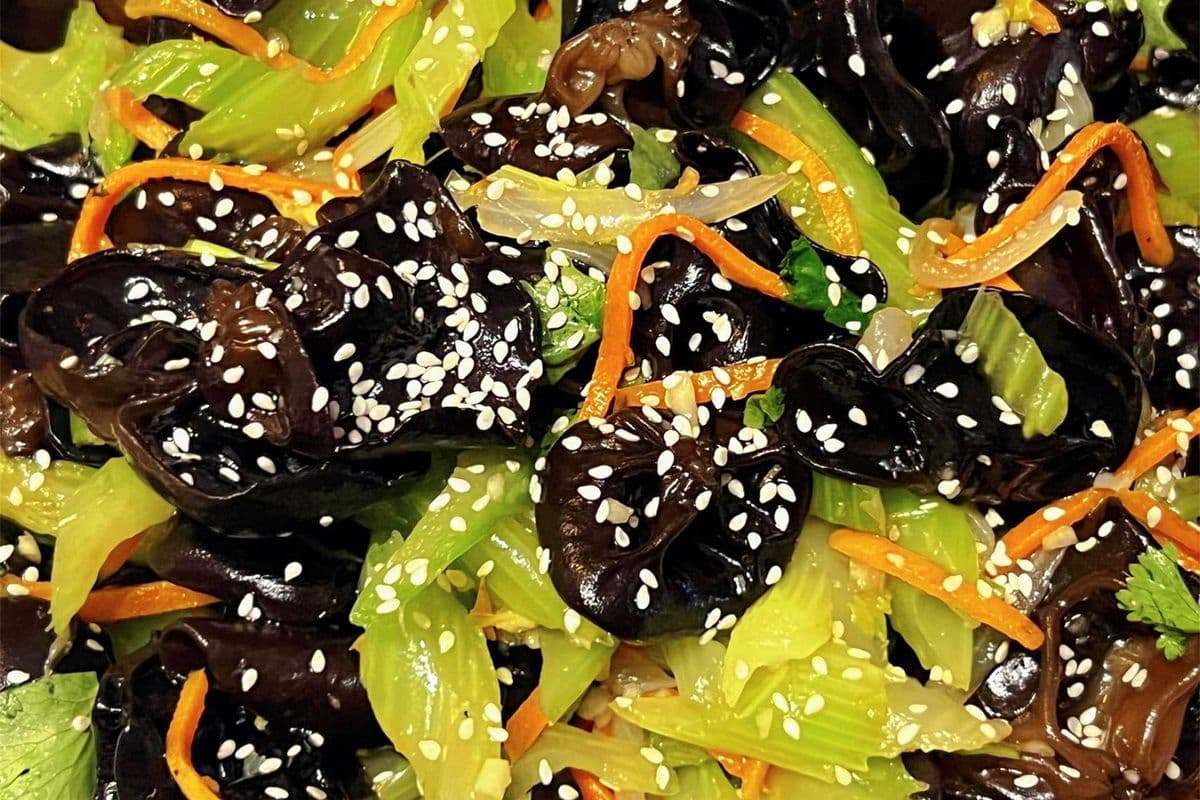 5. Black Fungus with Celery 香芹拌木耳 (原味/泡椒)