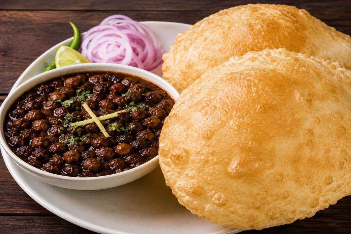 Pindi Chhole Bhature paneer wale