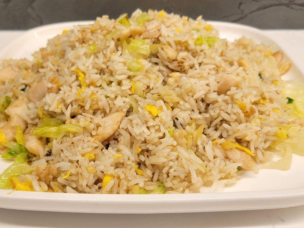 R8 Diced Chicken and Salted Fish Fried Rice 鹹魚雞粒炒飯