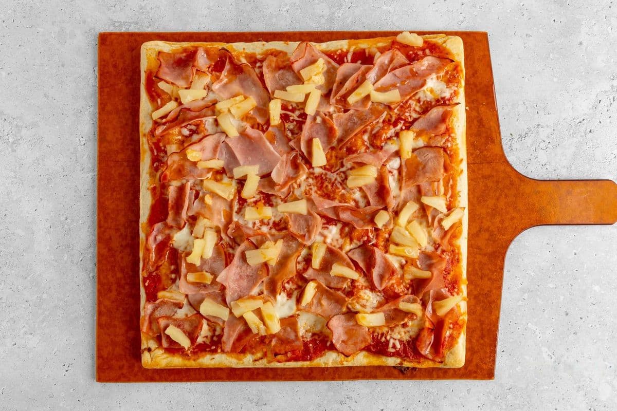 Spicy Hawaiian Pizza