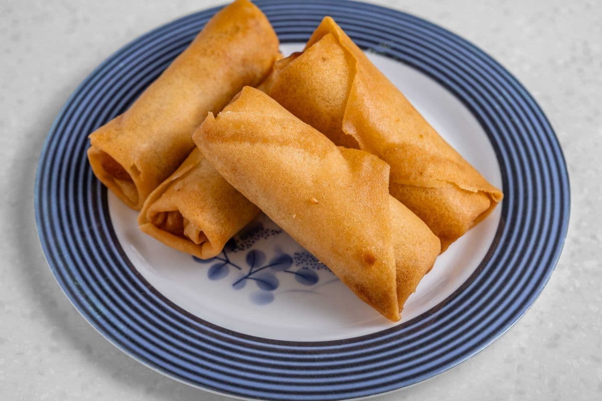 2 Rouleaux de printemps ou végétarien / 2 Vegetable Spring Roll