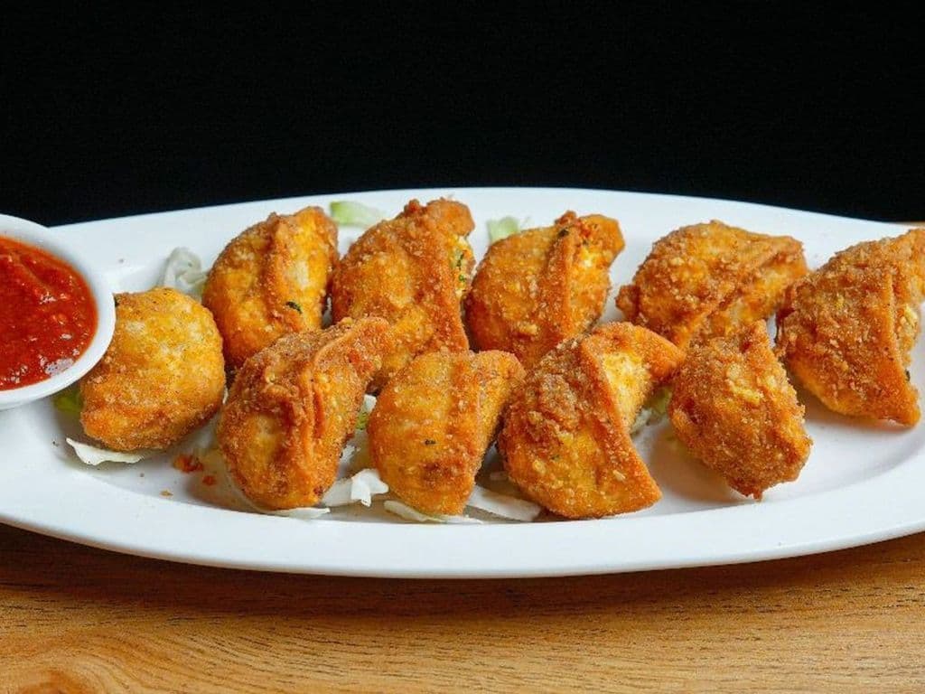 Kurkure Momos -9pcs(Veggie/Paneer/Chicken)