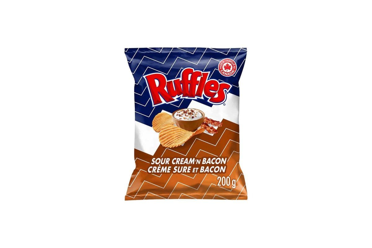 Ruffles Sour Cream 'n Bacon Flavoured Potato Chips, 200g (200gm)