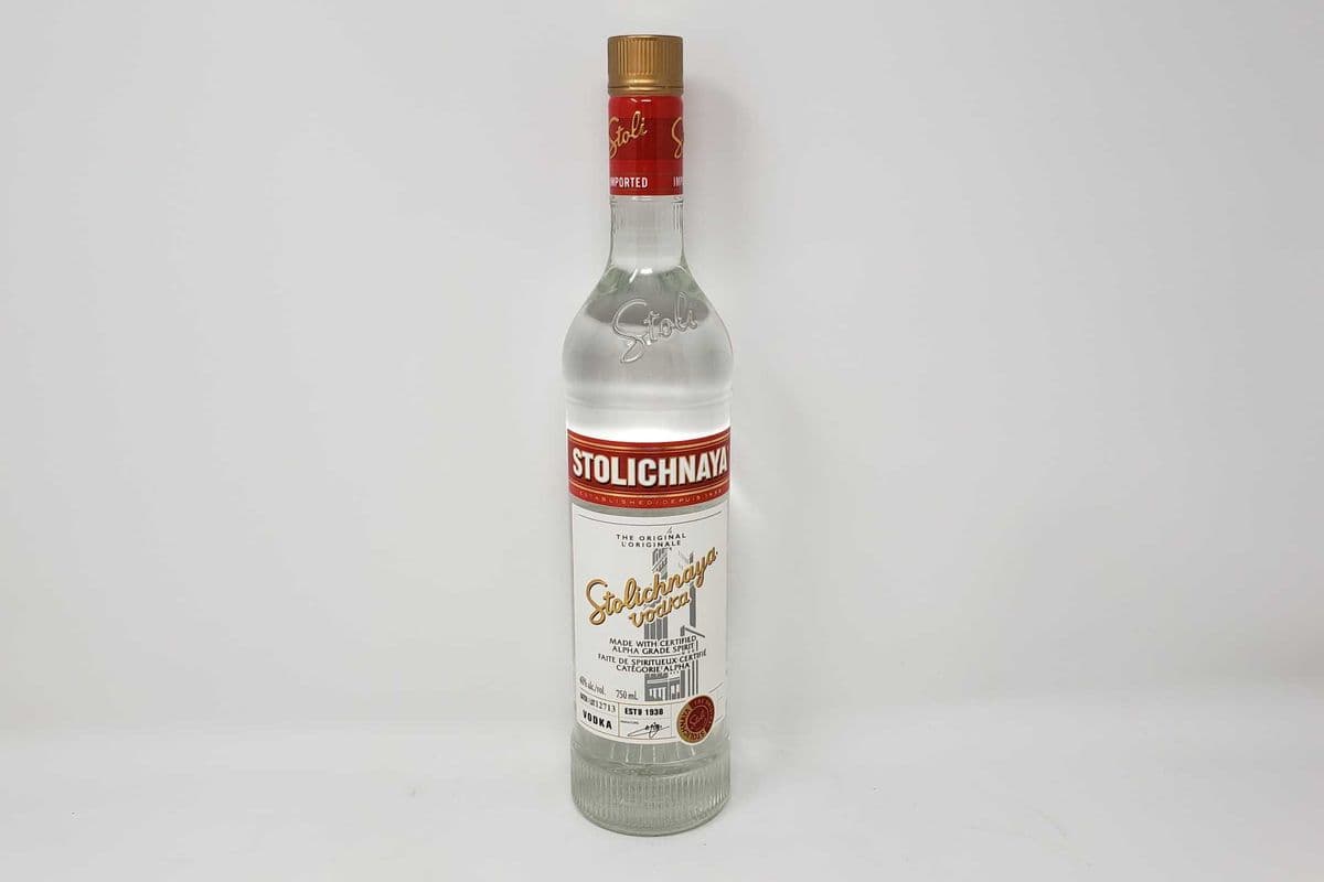 STOLICHNAYA VODKA (1 x 750ml)