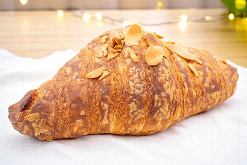 CROISSANT - ALMOND