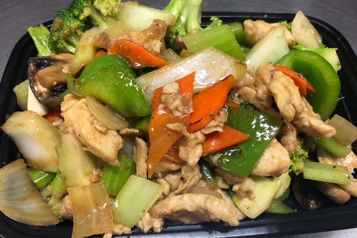 39. Stir-Fried Chicken Vegetable Medley 炒鸡杂菜