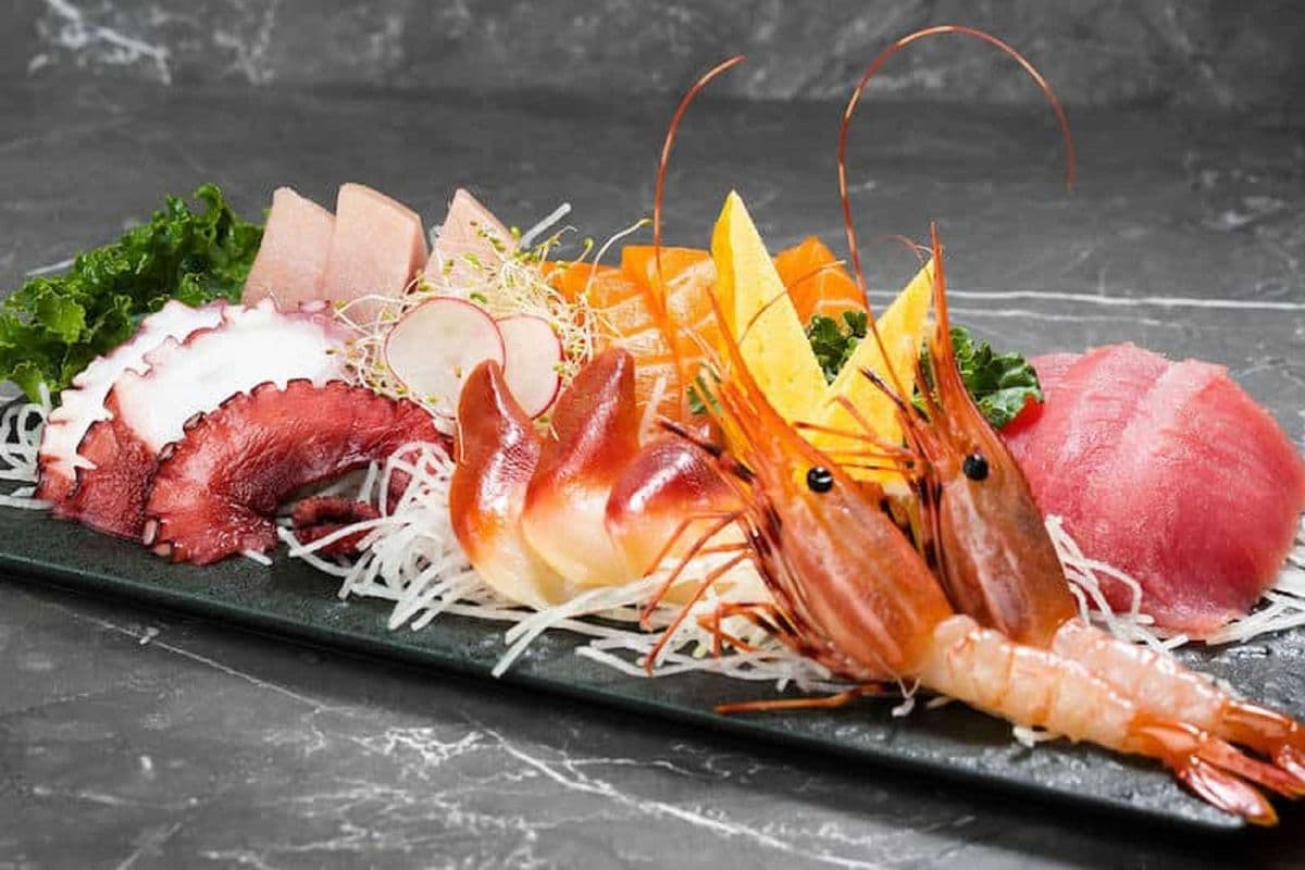 Deluxe Sashimi Moriawase (half)