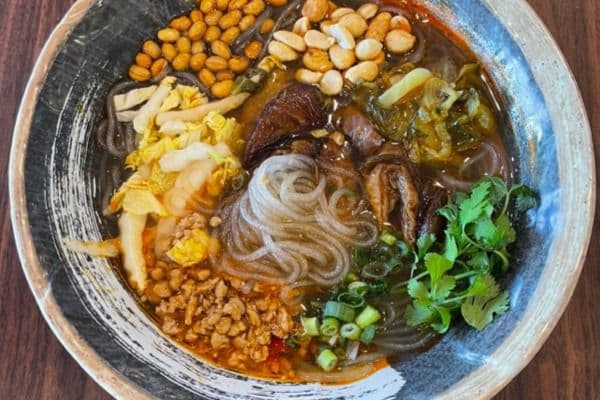 Sour and Spicy Noodle with Braised Chitterlings (肥肠酸辣粉)