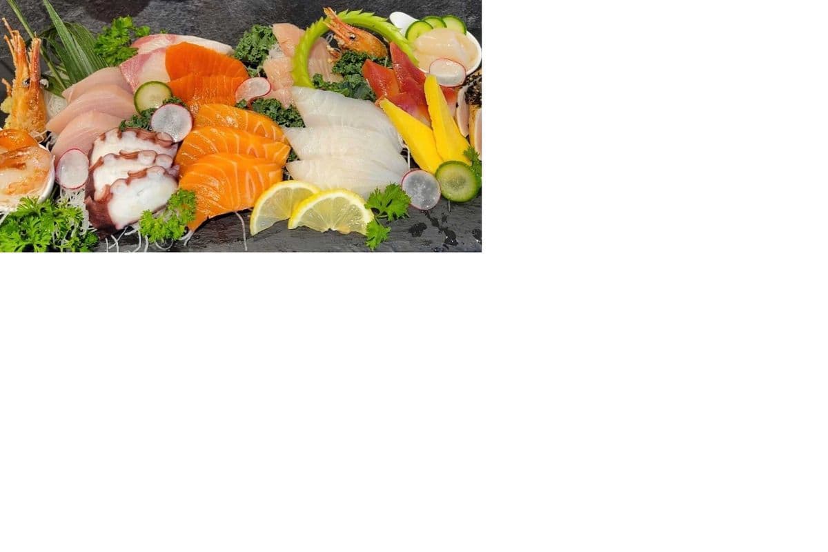Deluxe Assorted Sashimi (32 pcs)
