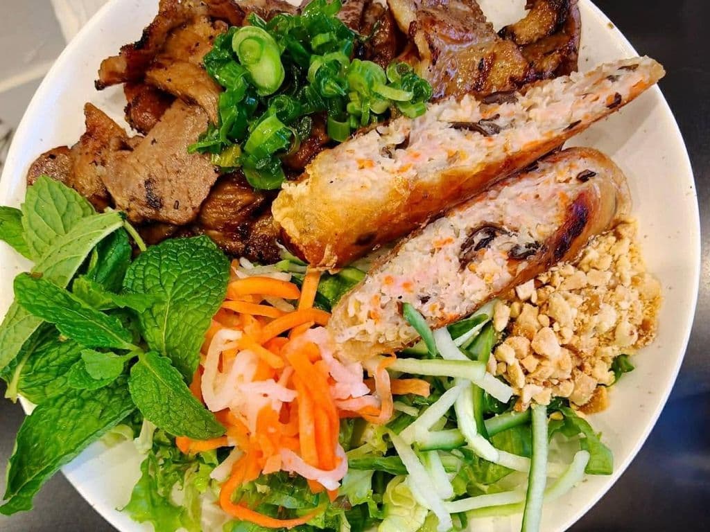Com Thit Nuong Cha Gio