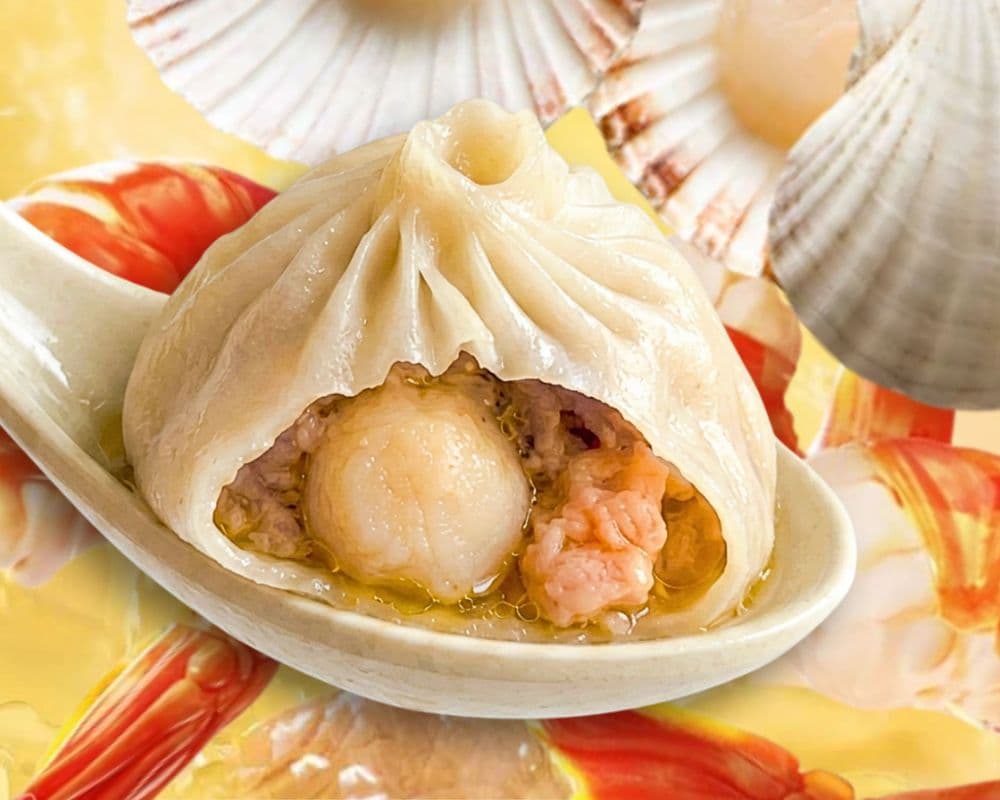 16. Pork, Shrimp & Scallop Dumpling / Porc, crevettes et noix de Saint-Jacques Xiao Long Bao