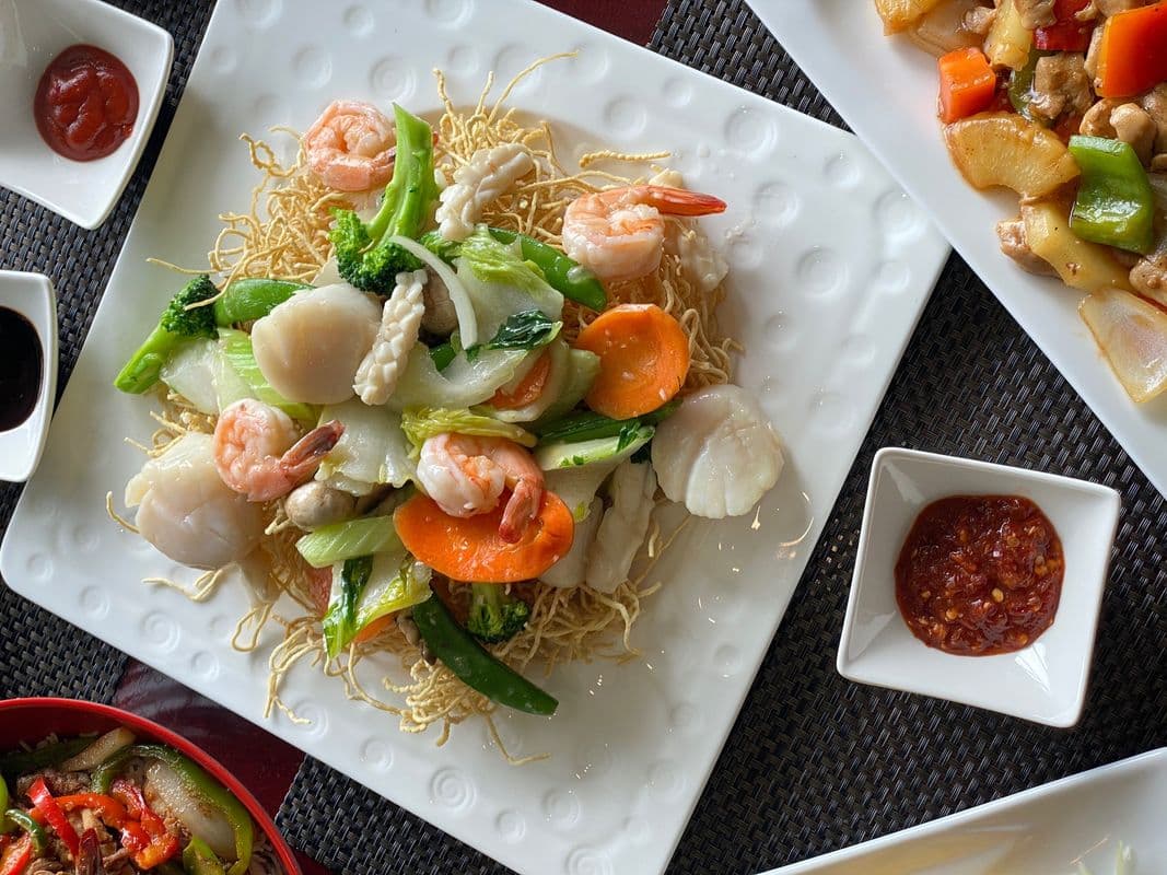 RN12. Seafoods Combination with Mixed Vegetables on Noodles