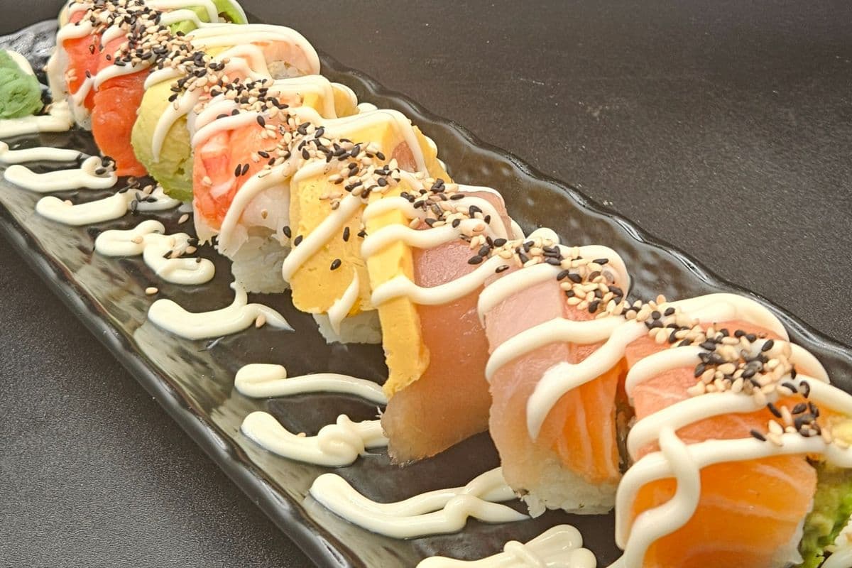 Rainbow Roll (8 pcs)