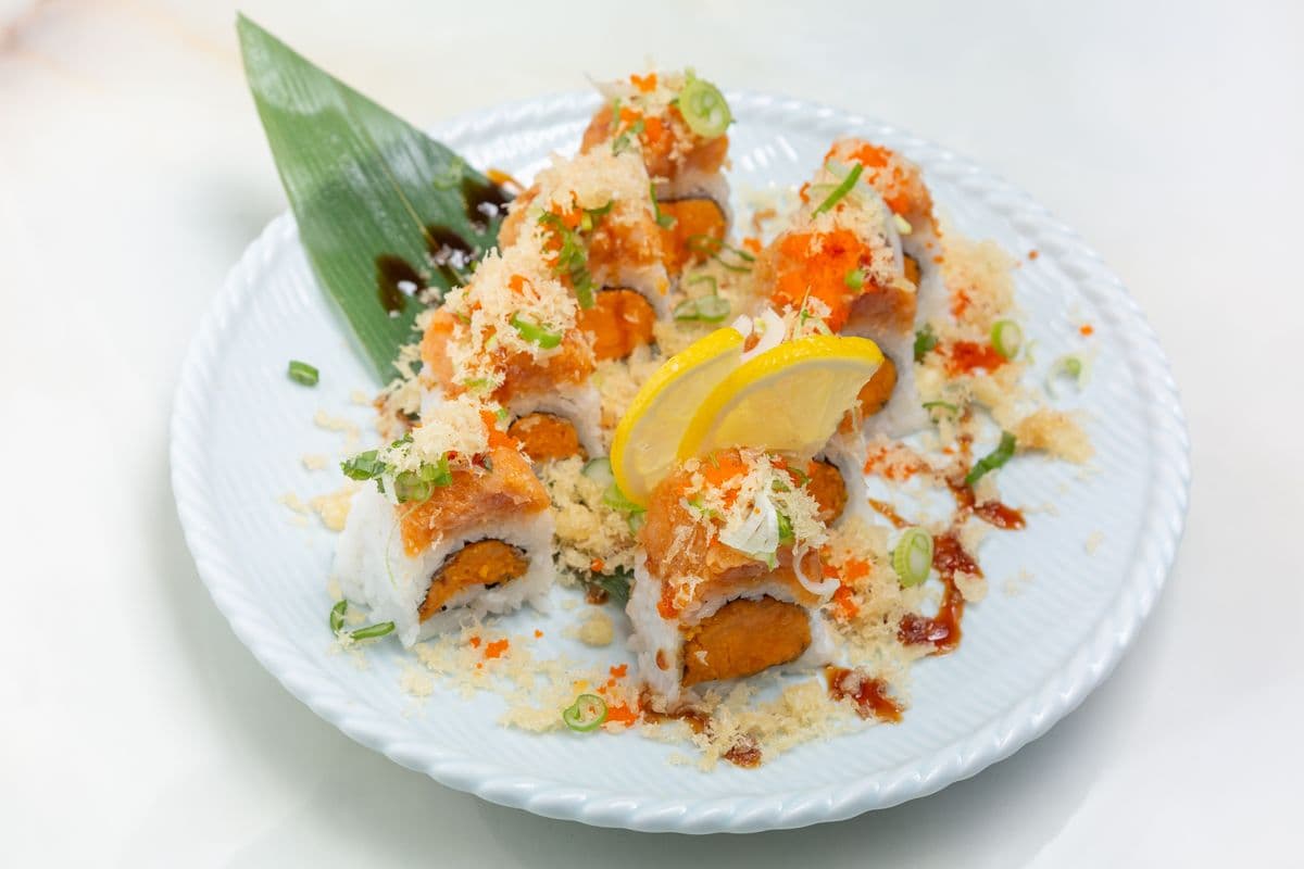 Deluxe Sakura Roll(mild spicy &torch)