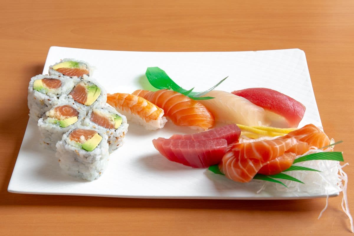 113. Sushi Sashimi Set (15 pcs)