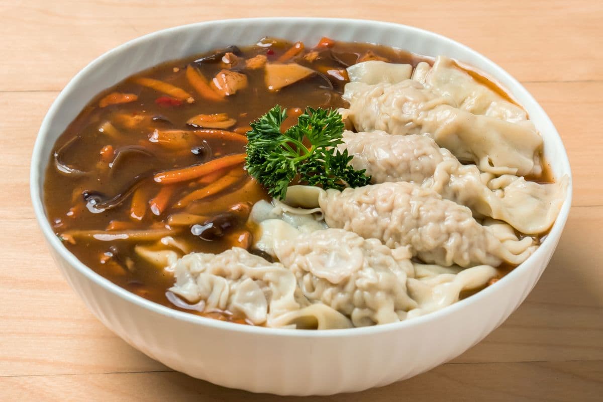 Hot-and-Sour Soup with Pork Vegetable Wontons (5 pcs)