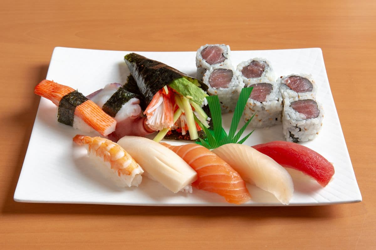 110. Sushi Tokyo (14 pcs)