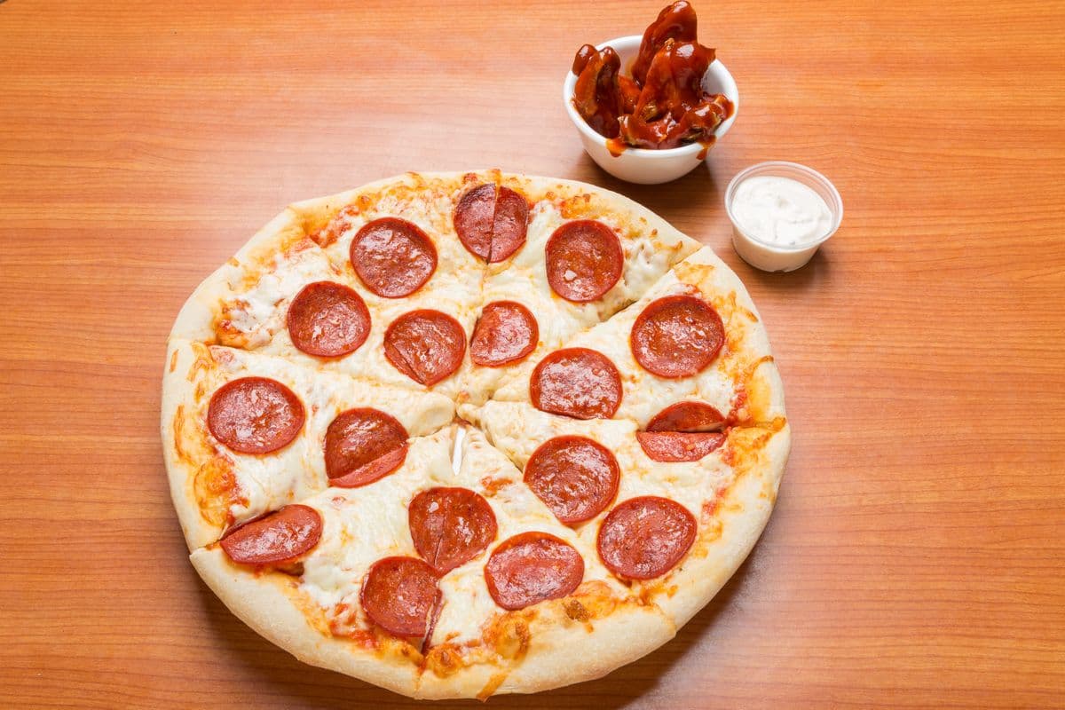 Combo1- Medium Pizza and Wings (1 Topping)