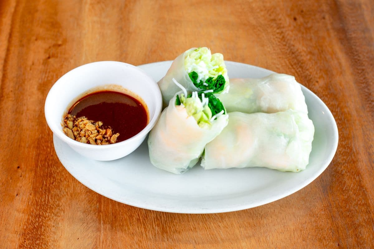A2. Fresh Rolls (2 pcs)