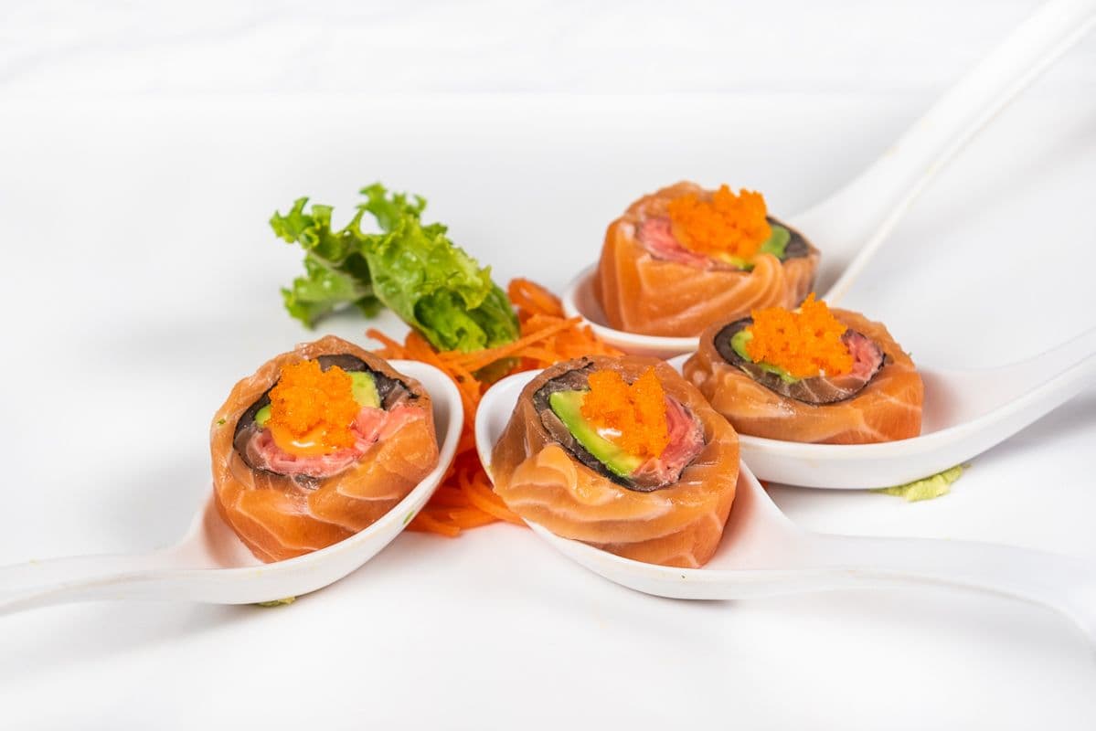 59. Deluxe Spicy Salmon Ginger Roll (4 pcs)