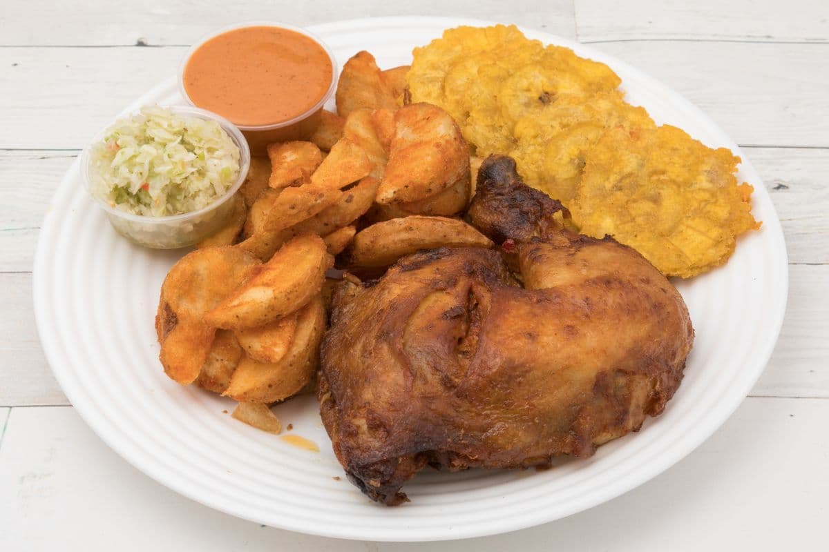 Bananes pesées avec poulet (cuisse, plat large)