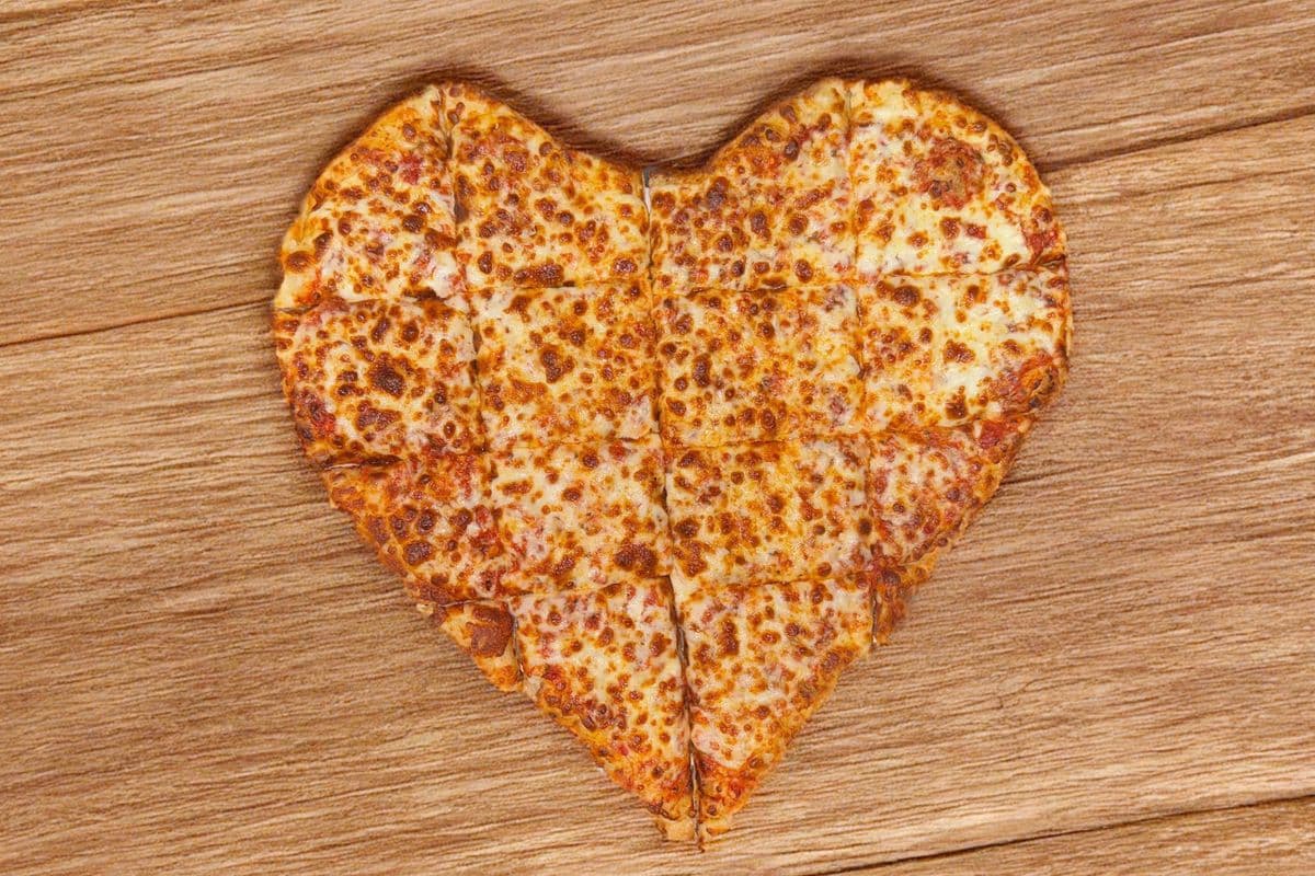 Heart Shape Chesse Pizza