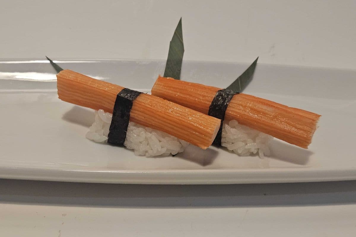 Crab Meat Sushi (2pcs)