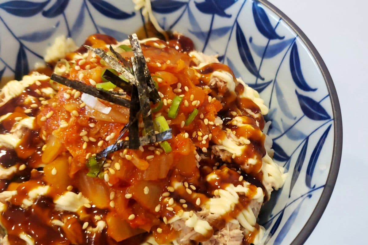 Kimchi and Tuna Rice Bowl 김치 참치 마요덮밥