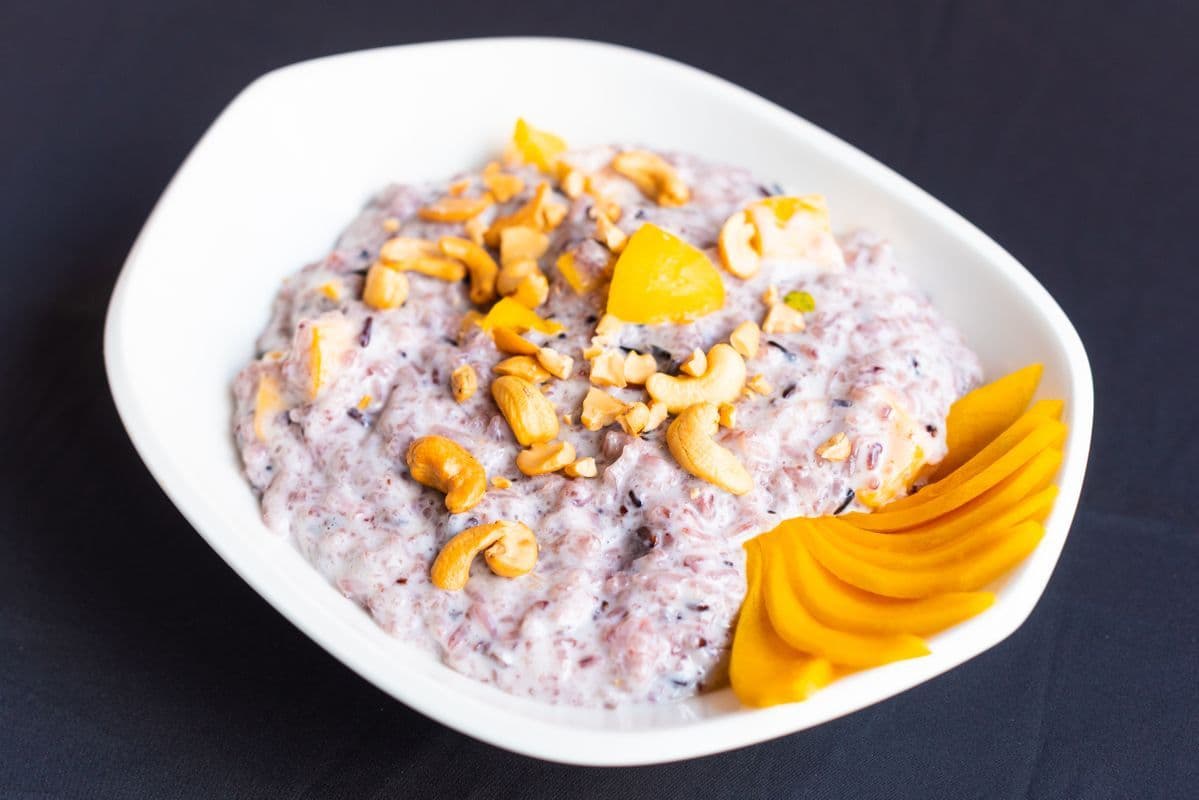 Mango Sticky Rice with Cashew Nuts