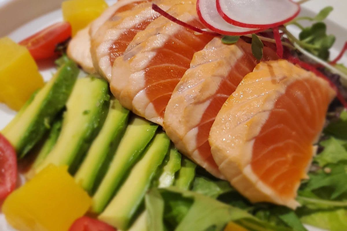 Salmon Tataki Avocado Salad
