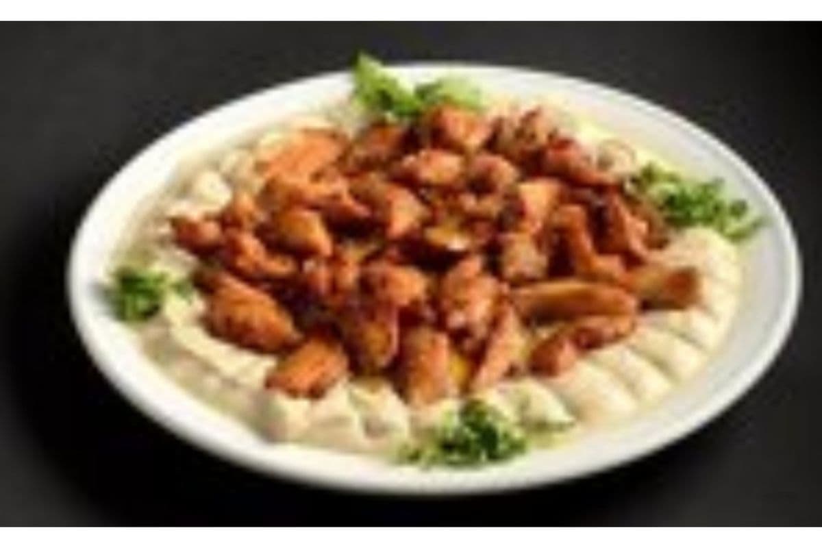 Hummus Topped with Chicken