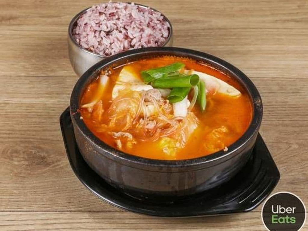 Kimchi Jjaggae (김치찌개辣泡菜湯)